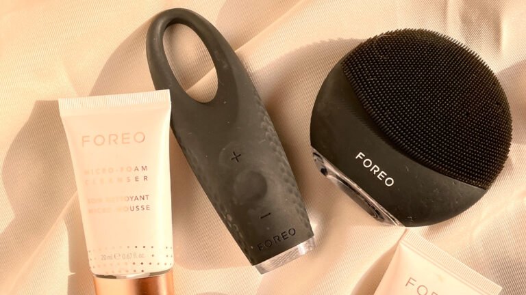 Mejora el contorno facial con la técnica Workout y FOREO