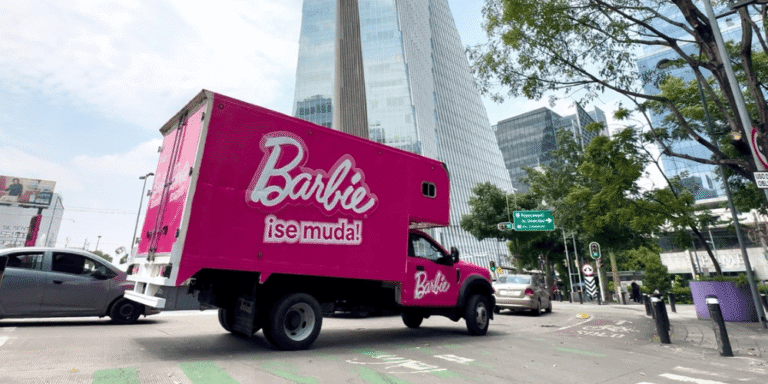 Barbie se muda a CDMX: sigue las pistas con #Barbiesemuda Barbie se muda a CDMX sigue las pistas con #Barbiesemuda